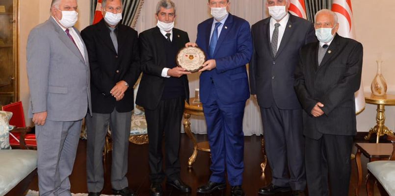 KKTC Cumhurbaşkanlığı - Cumhurbaşkanı Tatar, KKTC Emekli Polisler Derneği'ni kabul etti