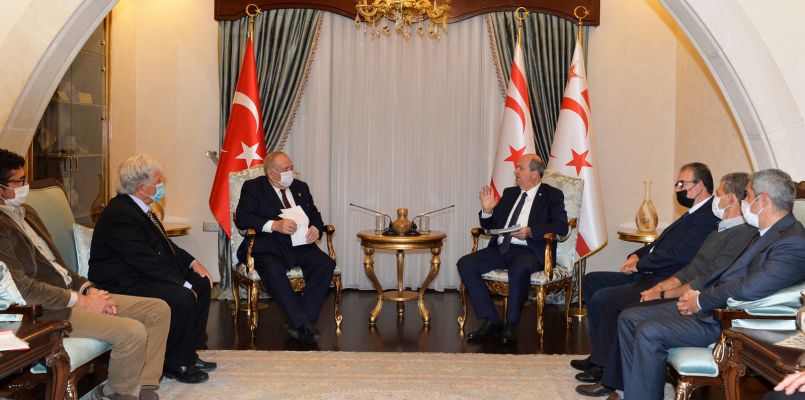 KKTC Cumhurbaşkanlığı - Cumhurbaşkanı Tatar, Uluslararası Kıbrıs Türk Dillirgalılar Derneği'ni kabul etti